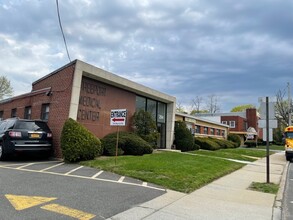 294 W Merrick Rd, Freeport, NY à louer Photo de l’immeuble– Image 1 sur 7