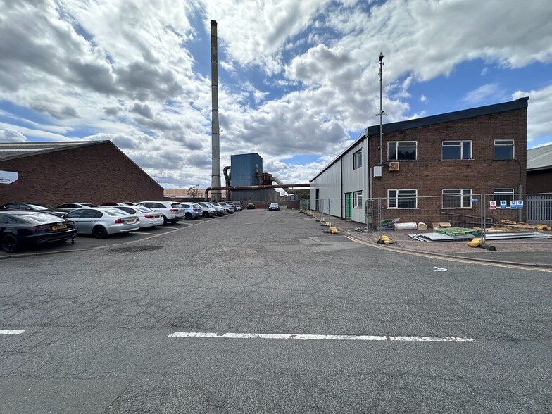 Oldbury Rd, West Bromwich à louer - Photo principale – Image 1 sur 4