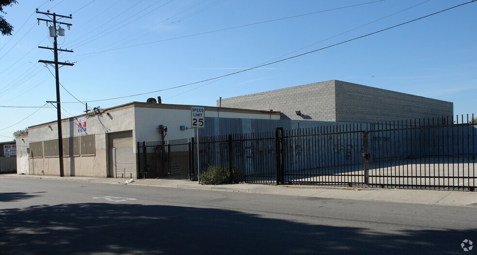 1861 E 66th St, Los Angeles, CA à louer - Photo de l’immeuble – Image 2 sur 3