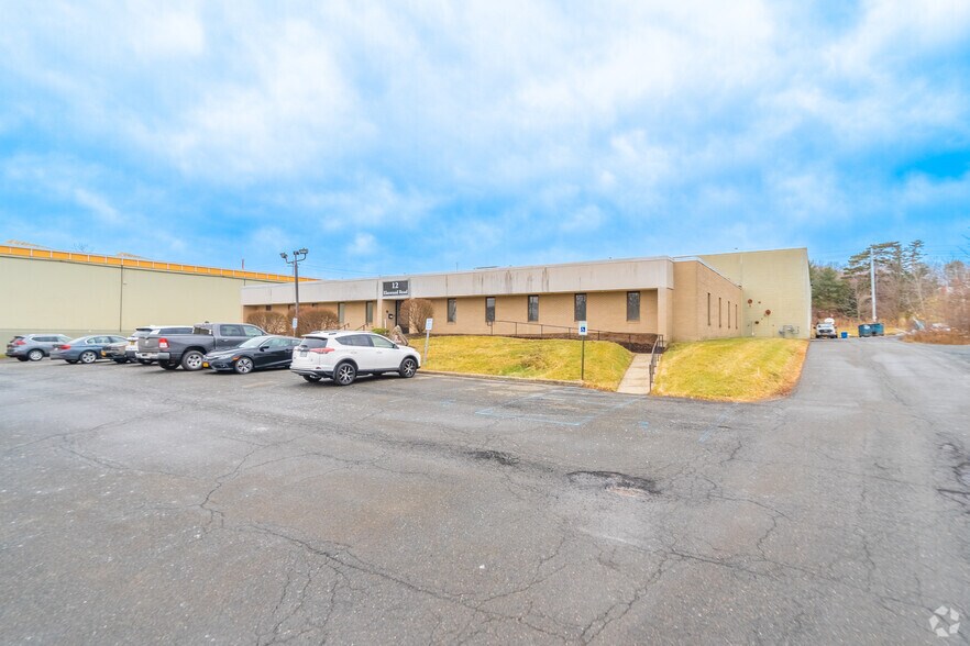 12 Elmwood Rd, Menands, NY à louer - Photo principale – Image 1 sur 12