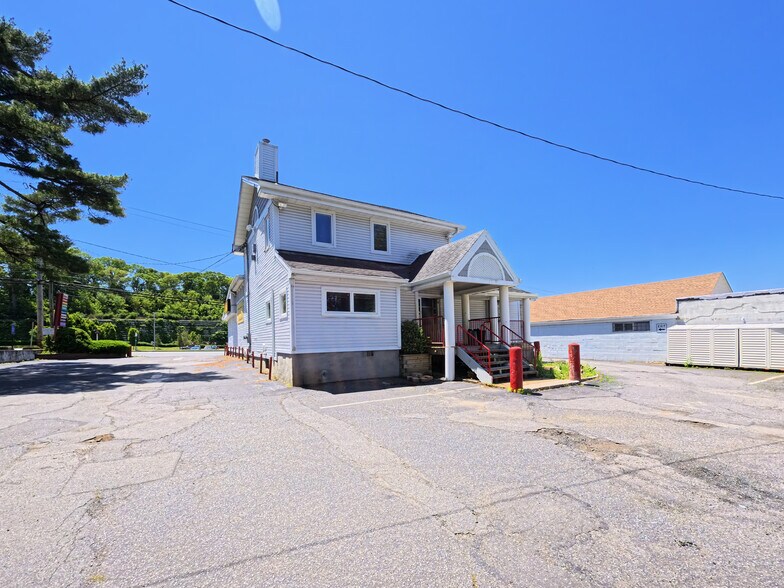 125 E Jericho Tpke, Huntington Station, NY à louer - Photo de l’immeuble – Image 3 sur 18