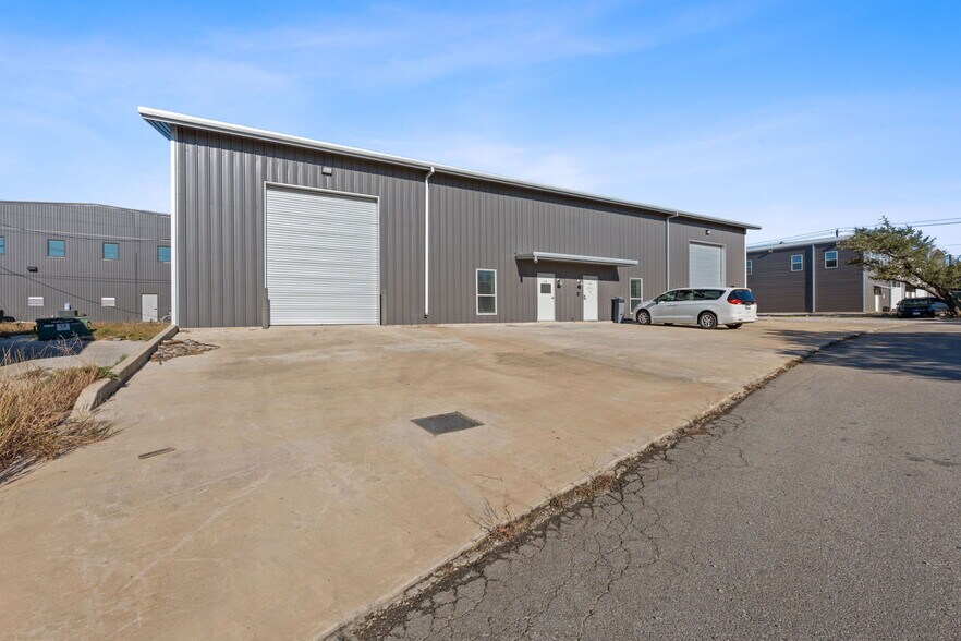 14707 Fitzhugh Rd, Austin, TX à louer - Photo de l’immeuble – Image 2 sur 18