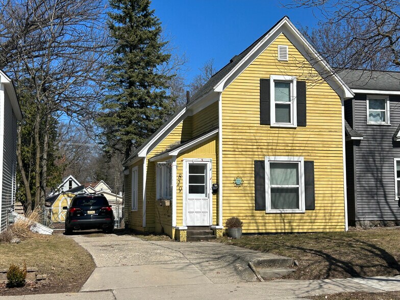 829 E Eighth St, Traverse City, MI à vendre - Photo de l’immeuble – Image 3 sur 5