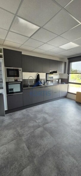 367 Rue De L'Industrie, Saint-André-de-Corcy à louer - Photo intérieure – Image 3 sur 9
