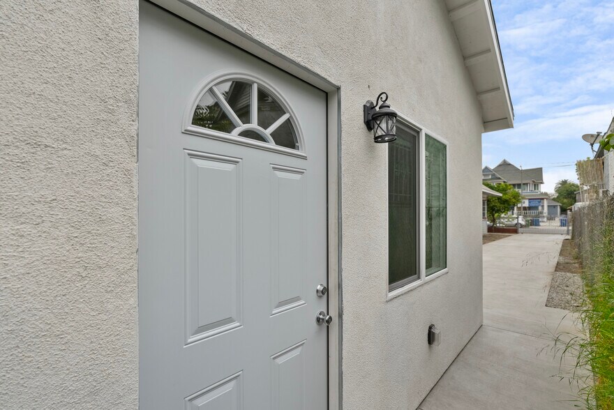 1955 Bonsallo Ave, Los Angeles, CA à vendre - Photo de l’immeuble – Image 3 sur 22