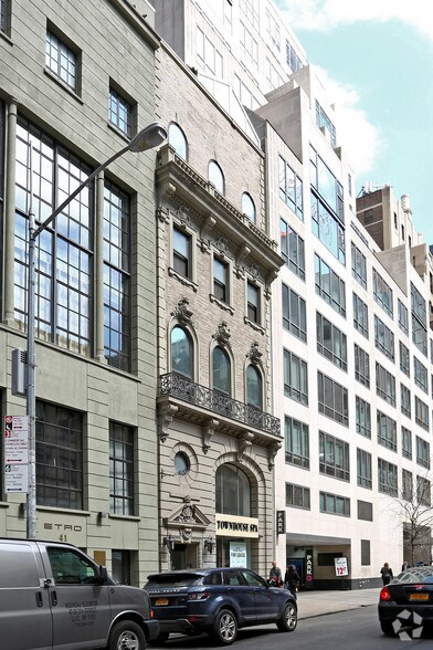 39 W 56th St, New York, NY à louer - Photo de l’immeuble – Image 2 sur 6
