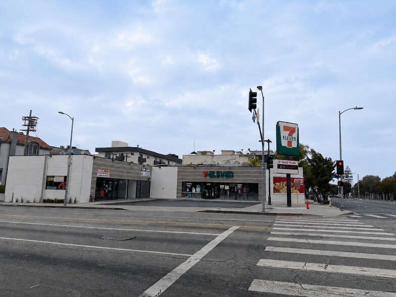 1519-1525 S Bundy Dr, Los Angeles, CA à louer - Photo de l’immeuble – Image 2 sur 10