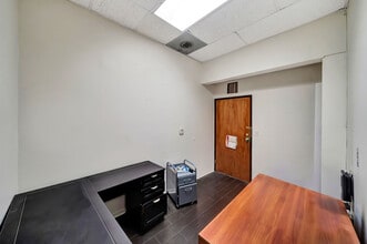 14416 Victory Blvd, Van Nuys, CA à louer Photo intérieure– Image 2 sur 2