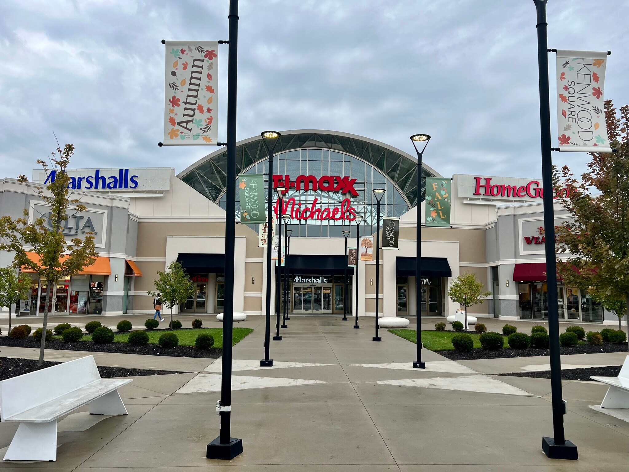 7800-7852 Montgomery Rd, Cincinnati, OH à louer Photo principale– Image 1 sur 12