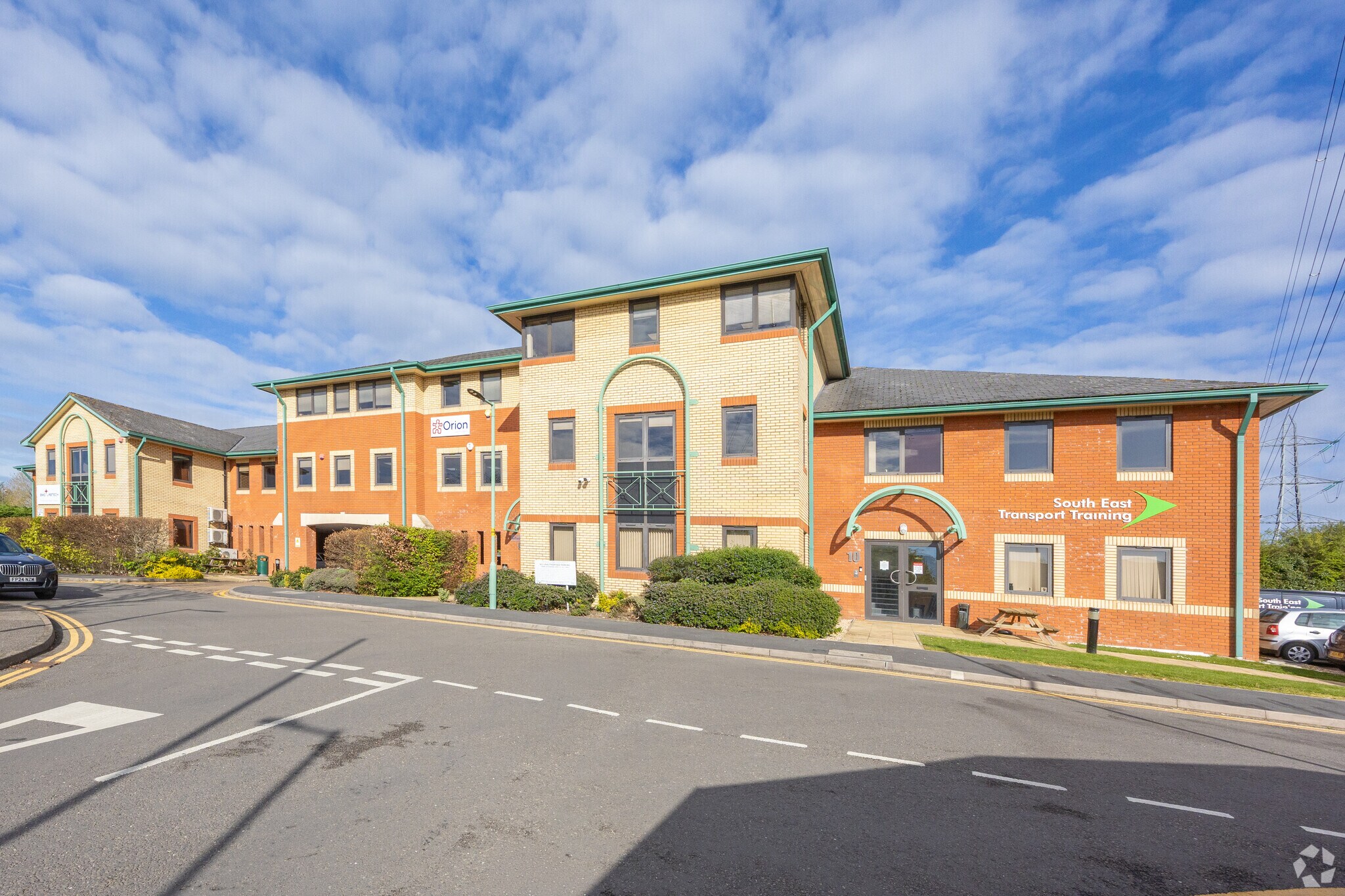 Smeaton Clos, Aylesbury à louer Photo principale– Image 1 sur 19