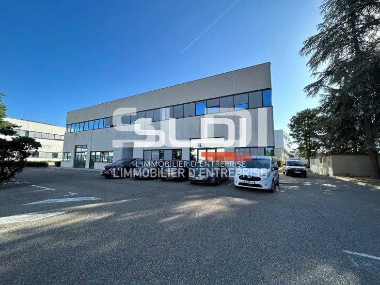 Bureau dans CHAMPAGNE-AU-MONT-D'OR à louer - Photo de l’immeuble – Image 1 sur 8