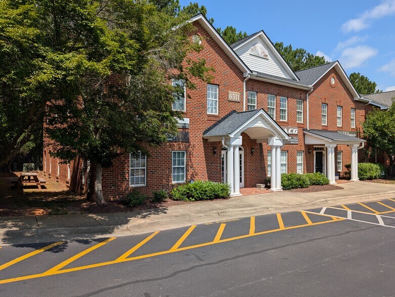 6511 Creedmoor Rd, Raleigh, NC à louer - Photo de l’immeuble – Image 3 sur 23