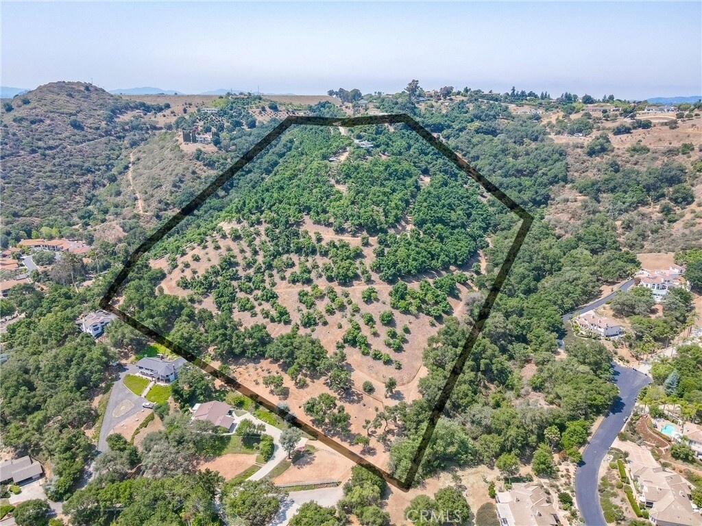 2125 Puerto del Mundo, Fallbrook, CA à vendre Photo de l’immeuble– Image 1 sur 14