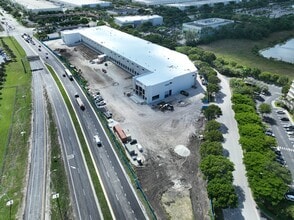 11375 NW 105th St, Miami, FL à louer Photo intérieure– Image 2 sur 5