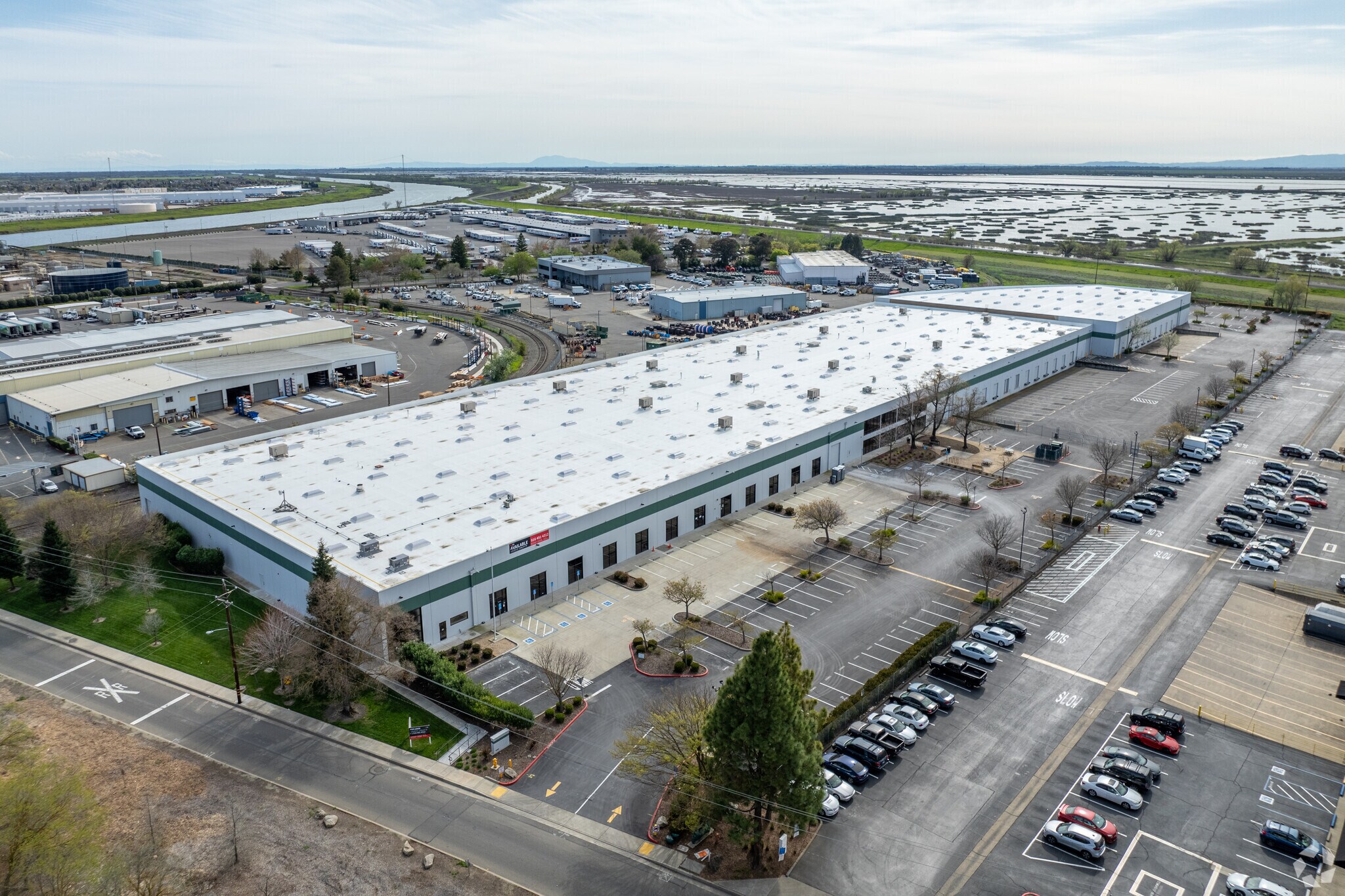 2080 Enterprise Blvd, West Sacramento, CA à louer Photo principale– Image 1 sur 6
