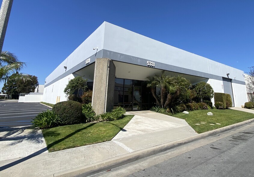 5331 Production Dr, Huntington Beach, CA à louer - Photo de l’immeuble – Image 1 sur 16
