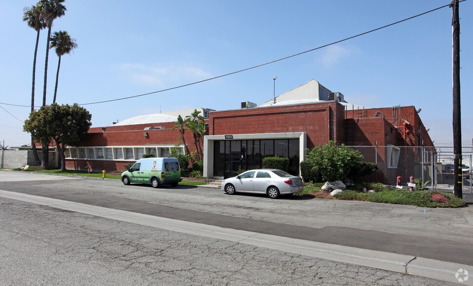 12955 Chadron Ave, Hawthorne, CA à louer - Photo principale – Image 1 sur 4