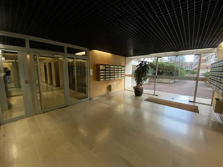 Bureau dans Lyon à louer - Hall d’entrée – Image 2 sur 12
