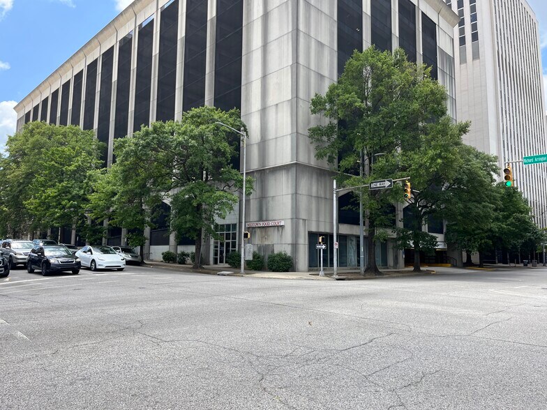 2021 3rd Ave, Birmingham, AL à louer - Photo de l’immeuble – Image 3 sur 3