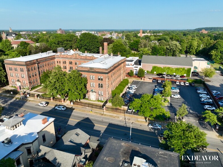 300 Alexander St, Rochester, NY à vendre - Photo de l’immeuble – Image 3 sur 46