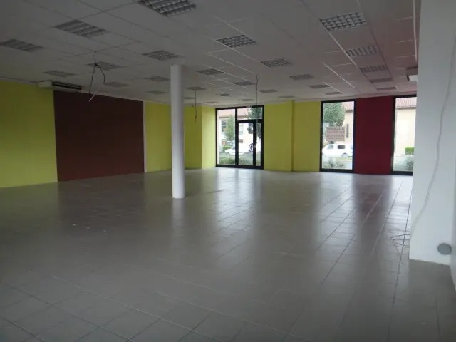 Local commercial dans Limas à louer - Photo de l’immeuble – Image 1 sur 2