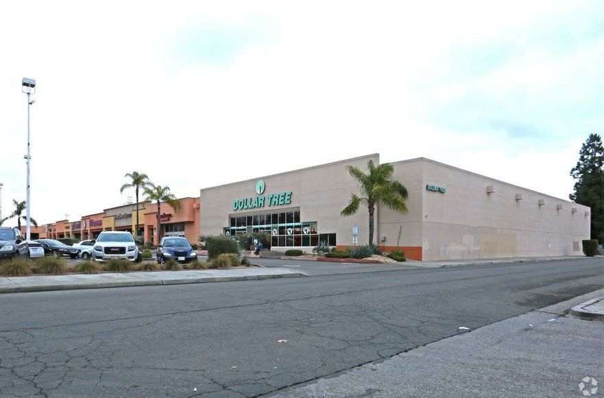 3730-3780 N Blackstone Ave, Fresno, CA à louer Photo de l’immeuble– Image 1 sur 1