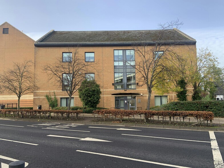 5 Leechlee Rd, Hamilton à louer - Photo de l’immeuble – Image 1 sur 12