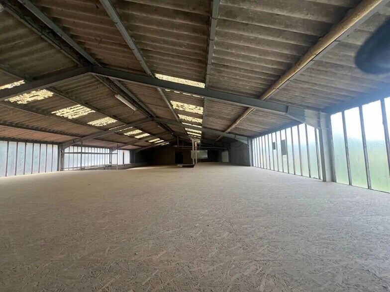 Local d'activités dans Roussillon à vendre - Photo de l’immeuble – Image 2 sur 4