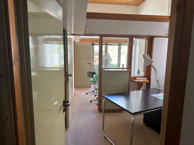 17 Rue Burq, Paris à louer - Photo de l’immeuble – Image 3 sur 7