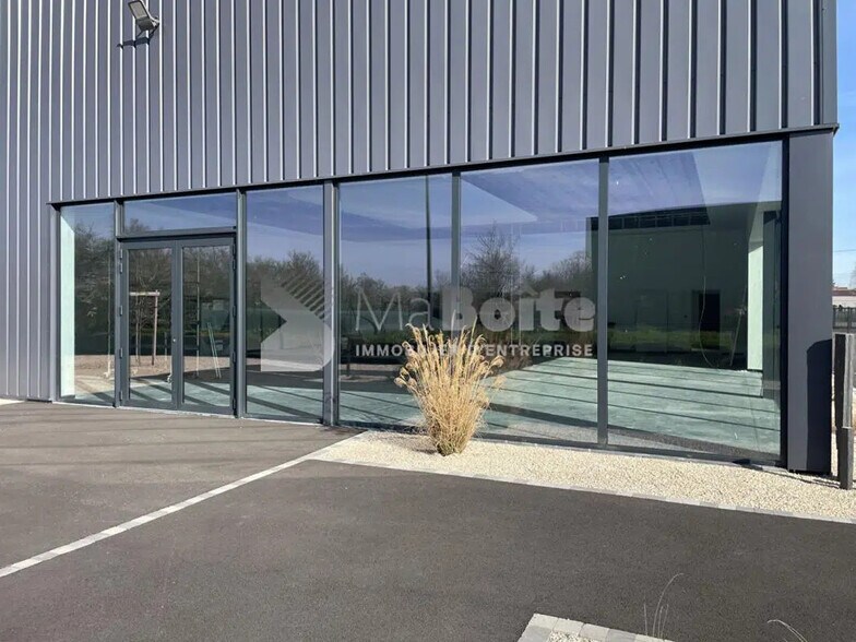 Bureau dans Pouilly-sous-Charlieu à louer - Photo de l’immeuble – Image 3 sur 6