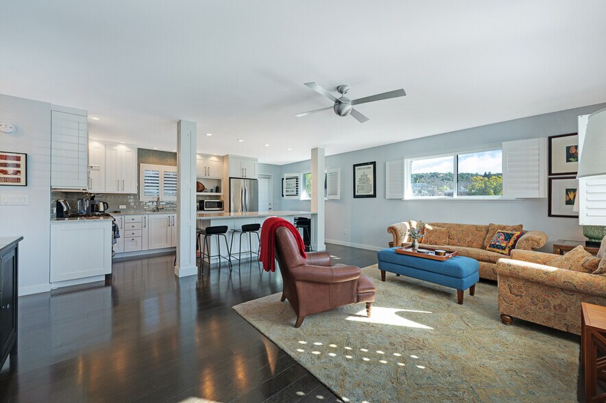 1311 Prentice Dr, Healdsburg, CA à vendre - Photo de l’immeuble – Image 3 sur 21