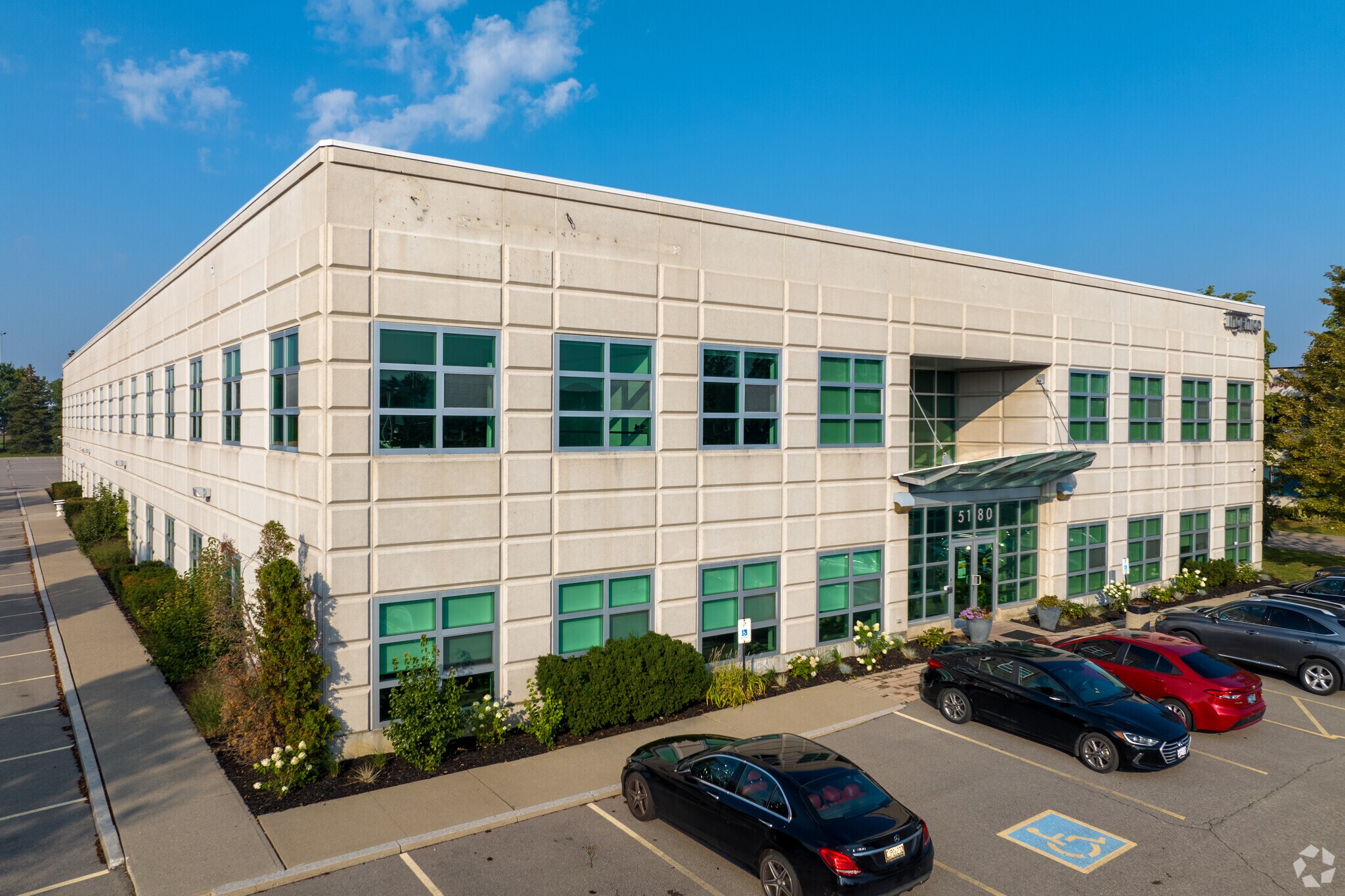 5180 Orbitor Dr, Mississauga, ON à vendre Photo de l’immeuble– Image 1 sur 12