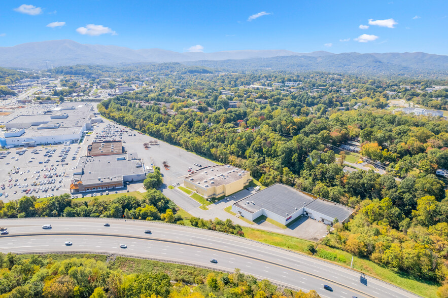4496 Electric Rd, Roanoke, VA à louer - Photo de l’immeuble – Image 2 sur 7