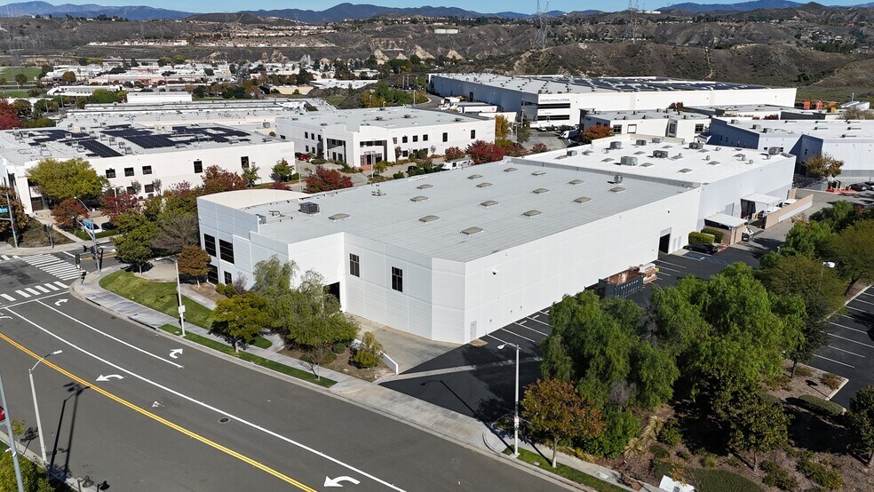 20758 Centre Pointe Pky, Valencia, CA à vendre - Photo de l’immeuble – Image 3 sur 7