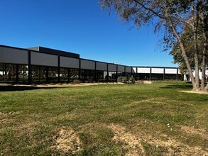145 Cane Creek Industrial Park Rd, Fletcher, NC à louer Photo de l’immeuble– Image 1 sur 4