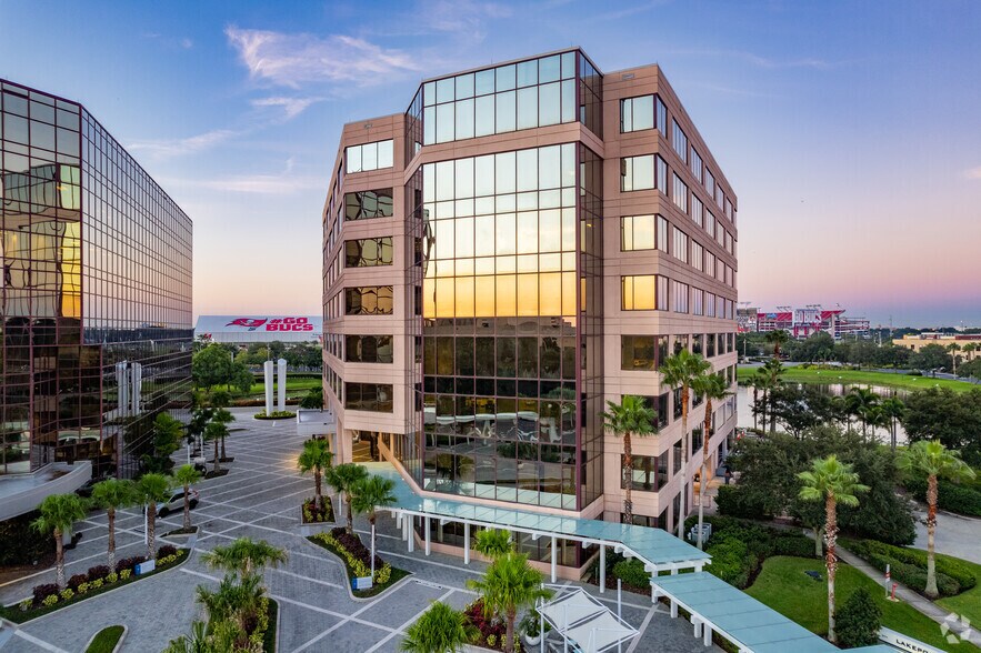 3111 W Dr Martin Luther King Jr Blvd, Tampa, FL à louer - Photo de l’immeuble – Image 3 sur 6
