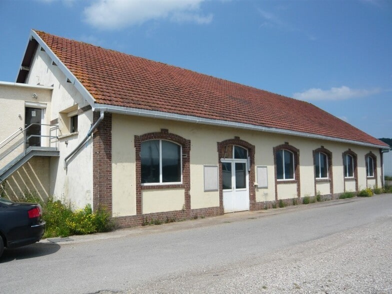 Local d’activités dans Tancarville à louer - Photo de l’immeuble – Image 2 sur 3
