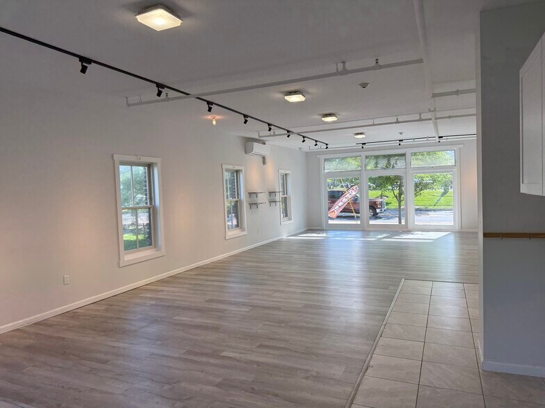 210 S Mill Rd, Kennett Square, PA à louer - Photo de l’immeuble – Image 2 sur 11