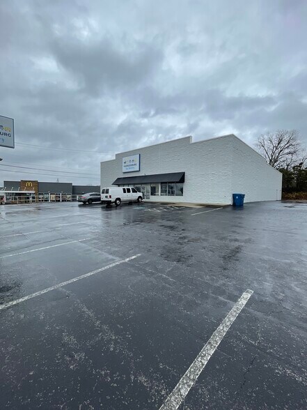 685 S College St, Harrodsburg, KY à louer - Photo de l’immeuble – Image 1 sur 15