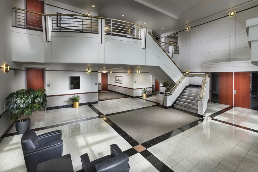 7400 E Crestline Cir, Greenwood Village, CO à louer - Hall d’entrée – Image 3 sur 4