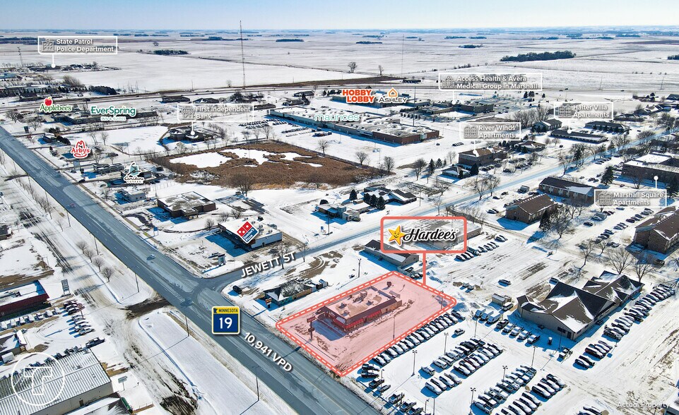 1402 E College Dr, Marshall, MN à louer - Photo de l’immeuble – Image 1 sur 11