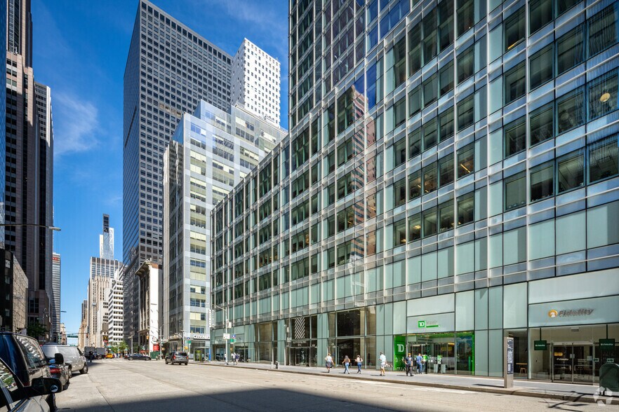 1120 Avenue of the Americas, New York, NY à louer - Photo de l’immeuble – Image 3 sur 6