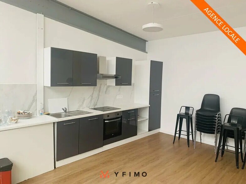 Local d'activités dans Achères à vendre - Photo de l’immeuble – Image 3 sur 12