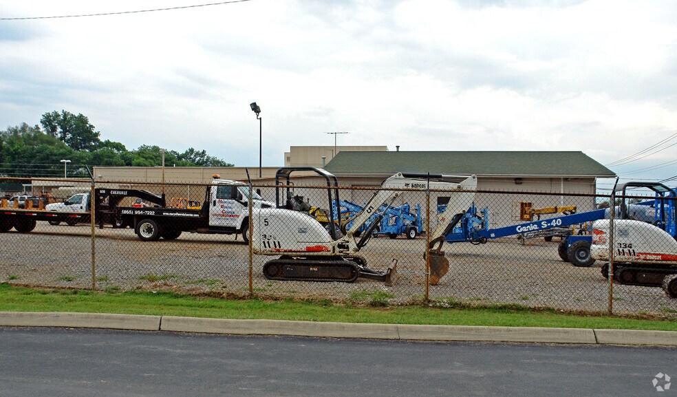 1528 W Broadway Ave, Maryville, TN à louer - Photo de l’immeuble – Image 2 sur 2