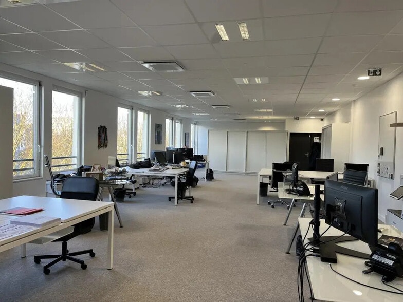 Boulevard Du Grand Fossé, Chessy à louer - Photo de l’immeuble – Image 2 sur 5