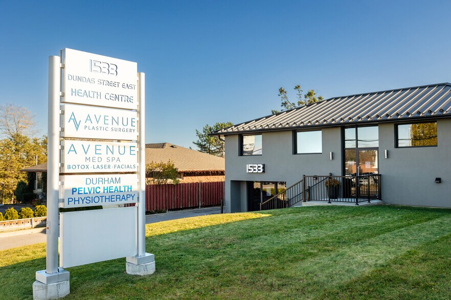 1533 Dundas St E, Whitby, ON à vendre - Photo de l’immeuble – Image 2 sur 14