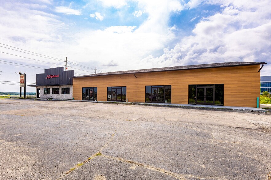 5939 Harrison Ave, Cincinnati, OH à louer - Photo de l’immeuble – Image 3 sur 22