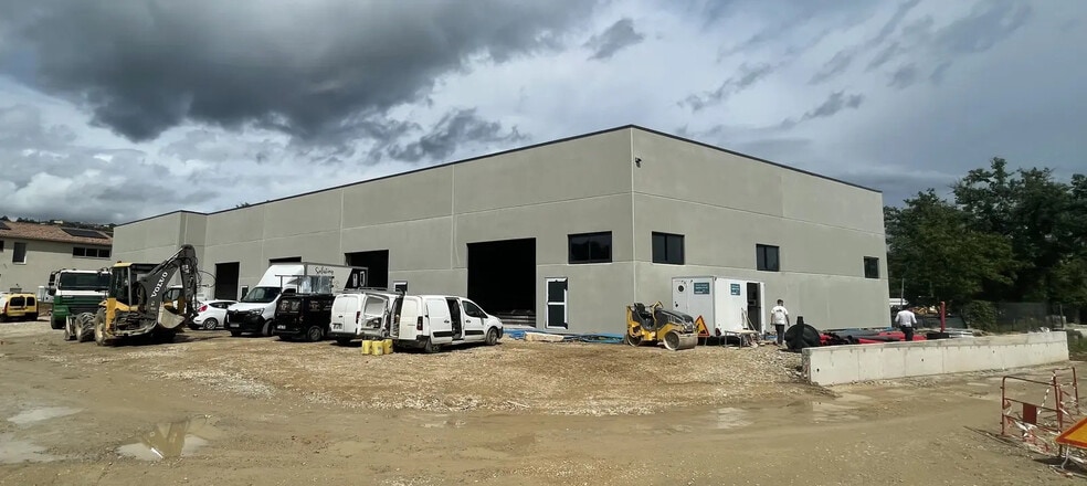 Local d'activités dans Montauroux à vendre - Photo de la construction – Image 1 sur 2