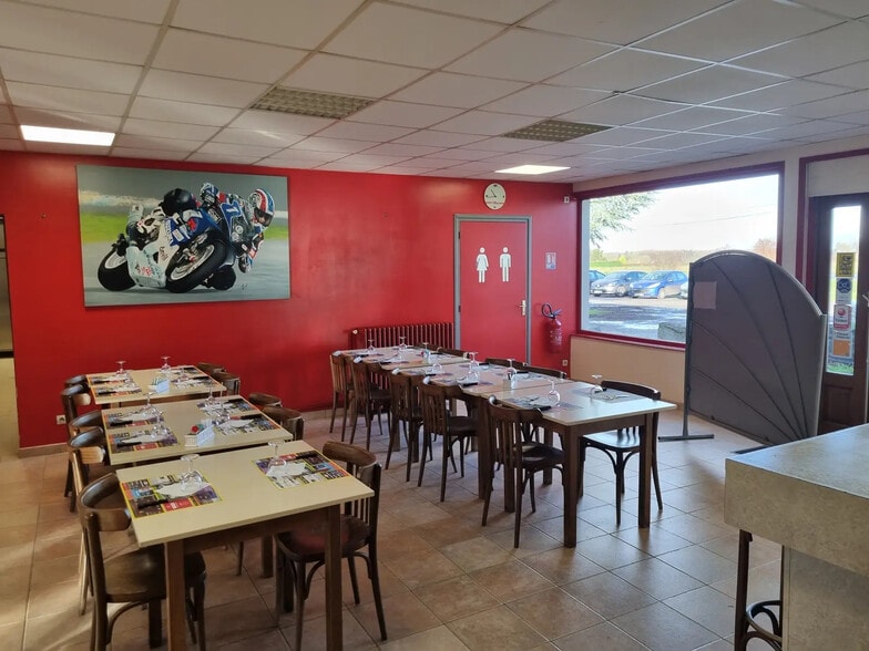 Local commercial dans La Rivière-Saint-Sauveur à vendre - Photo intérieure – Image 1 sur 1