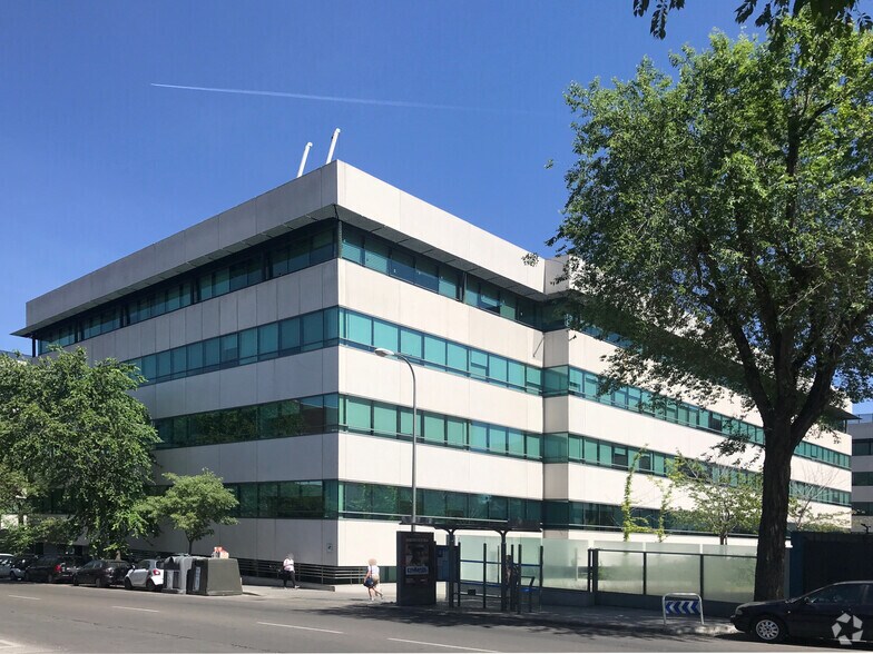Avenida Institución Libre de Enseñanza, 37 C, Madrid, Madrid à vendre - Photo de l’immeuble – Image 2 sur 2